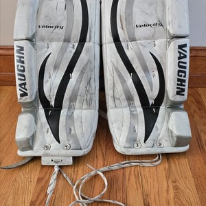 22" Youth Vaughn Velocity V5 Goalie Leg Pads (Used)