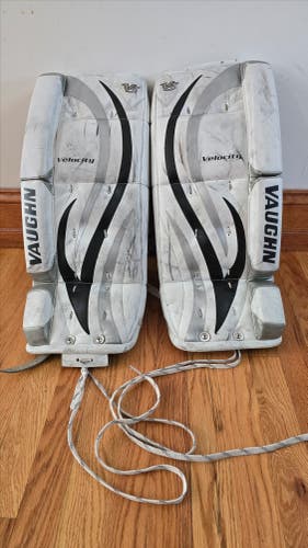 22" Youth Vaughn Velocity V5 Goalie Leg Pads (Used)