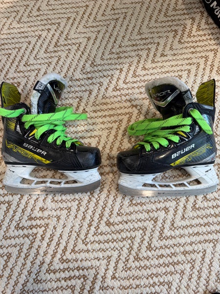 Black/Yellow Bauer Vapor 4 Hockey Skates Regular Width 11.5 (Used)