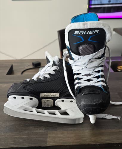 Bauer XLP Hockey Skates Youth Size 10 (Used)