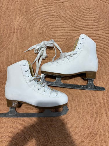White DBX Figure Skates Junior 1 (Used)