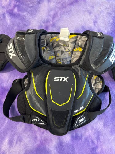 Medium Youth STX Stallion 200+ Shoulder Pads (Used)