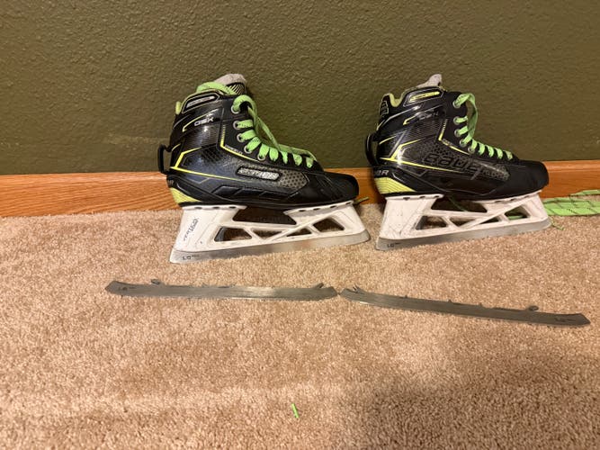 Bauer GSX Hockey Goalie Skates with Spare Blades Regular Width 6 (Used)