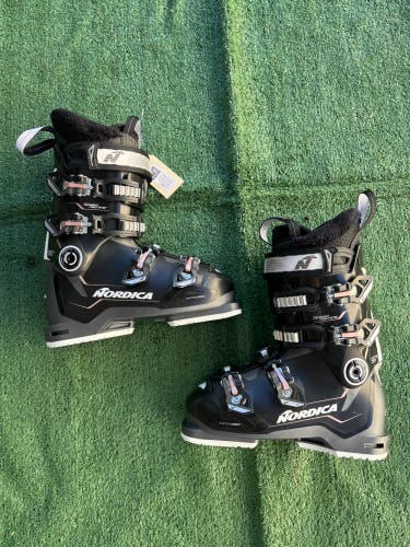 Mondo 24 & 24.5 Women's Nordica Speedmachine 95 W All Mountain Ski Boots