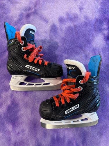 Youth Bauer XLP Hockey Skates Regular Width 8 (Used)