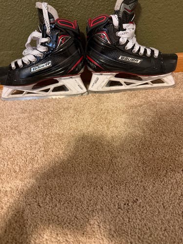 Bauer Vapor X900 Hockey Goalie Skates Regular Width Size 3.5 (Used)
