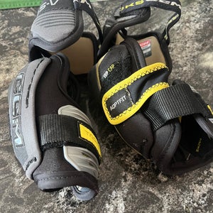Junior Medium CCM Tacks Elbow Pads (Used)