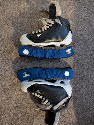 Graf DM1030 Hockey Goalie Skates Regular Width Size 5 (Used)