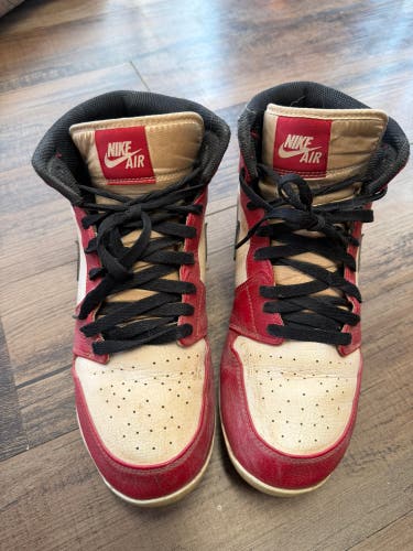 Men’s Nike Air Jordan High Top Molded Cleats (Used) size 10