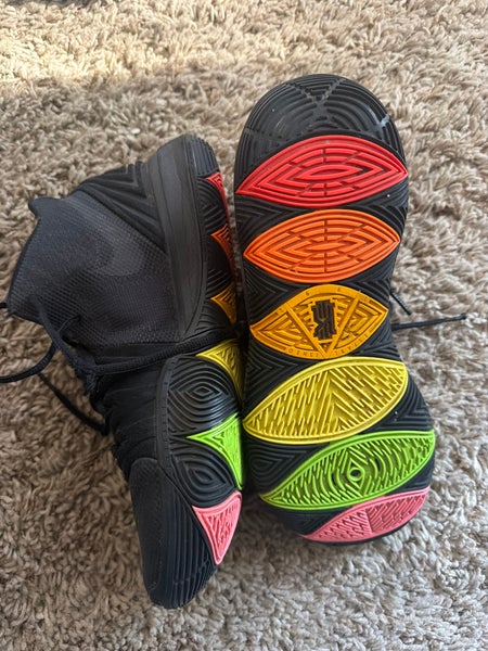 Men's Size M 9.0 (W 10.0) Nike Kyrie 3 Shoes (Used)