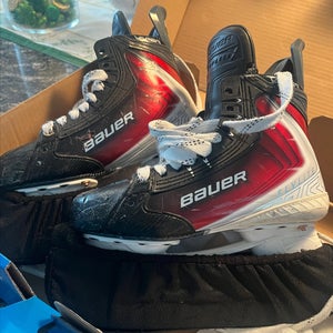 2025 Bauer Vapor Flylite Hockey Skates Regular Width Size 5 (Used) with extra blades and orthotics