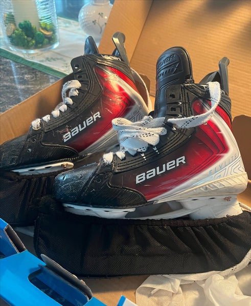 2025 Bauer Vapor Flylite Hockey Skates Regular Width Size 5 (Used) with extra blades and orthotics