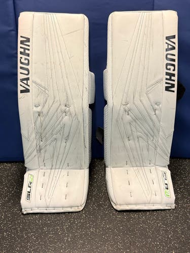 33" 2024 Vaughn SLR4 Pro Carbon Goalie Leg Pads (Used)