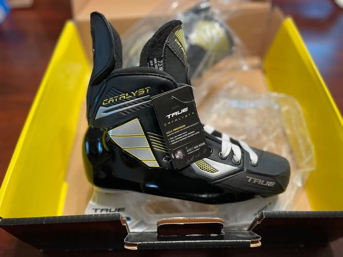 2022 True Catalyst 5 Hockey Skates Wide Width 7.5 (New)