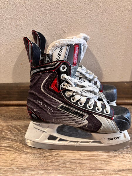 Bauer Vapor X50 Hockey Skates Regular Width Size 2 (Used)