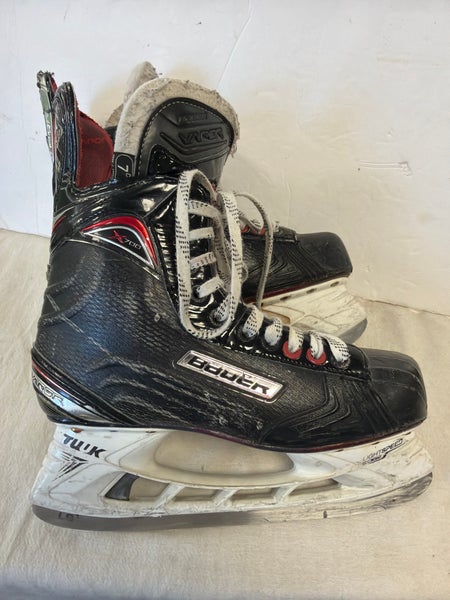 Black Bauer Vapor X700 Hockey Skates Regular Width 7 (Used)