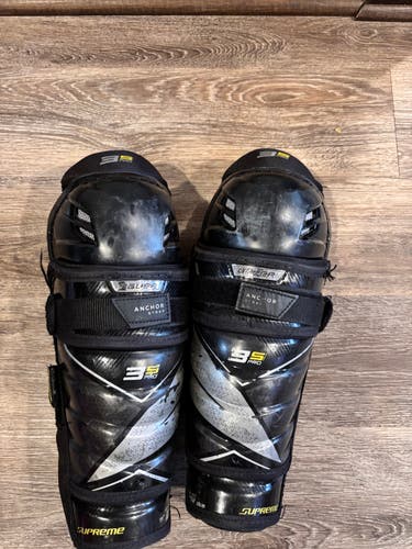 Junior Bauer Supreme 3S Pro 11" Shin Pads (Used)