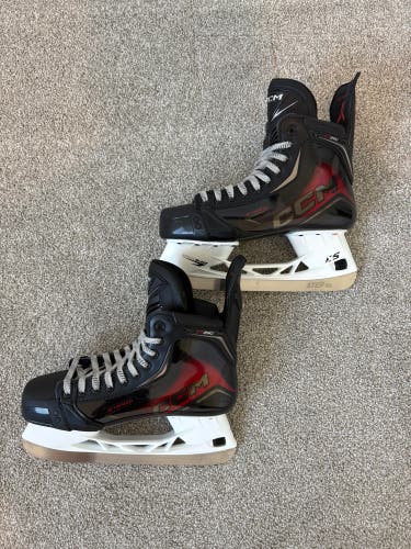 CCM JetSpeed FT890 Hockey Skates Regular Width 8.5