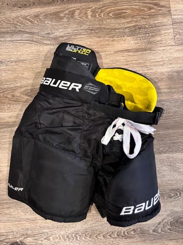 Youth Small Bauer Supreme Matrix Hockey Pants (Used)