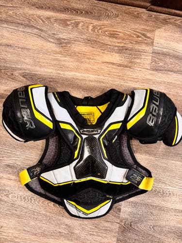 Medium Junior Bauer Supreme 2S Shoulder Pads (Used)