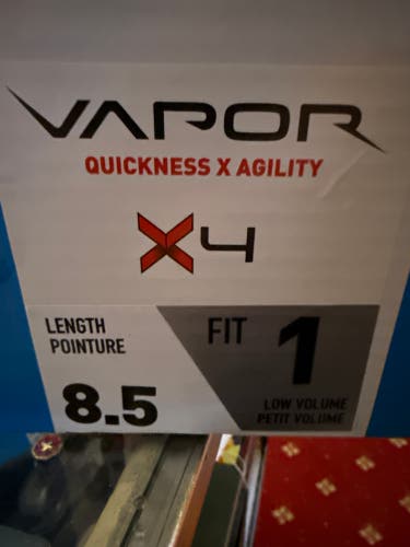 2023 Bauer Vapor X4 Hockey Skates Size 8.5 (New)
