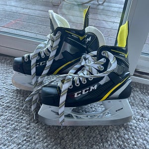 2016 CCM Super Tacks Hockey Skates Size 4 (New)