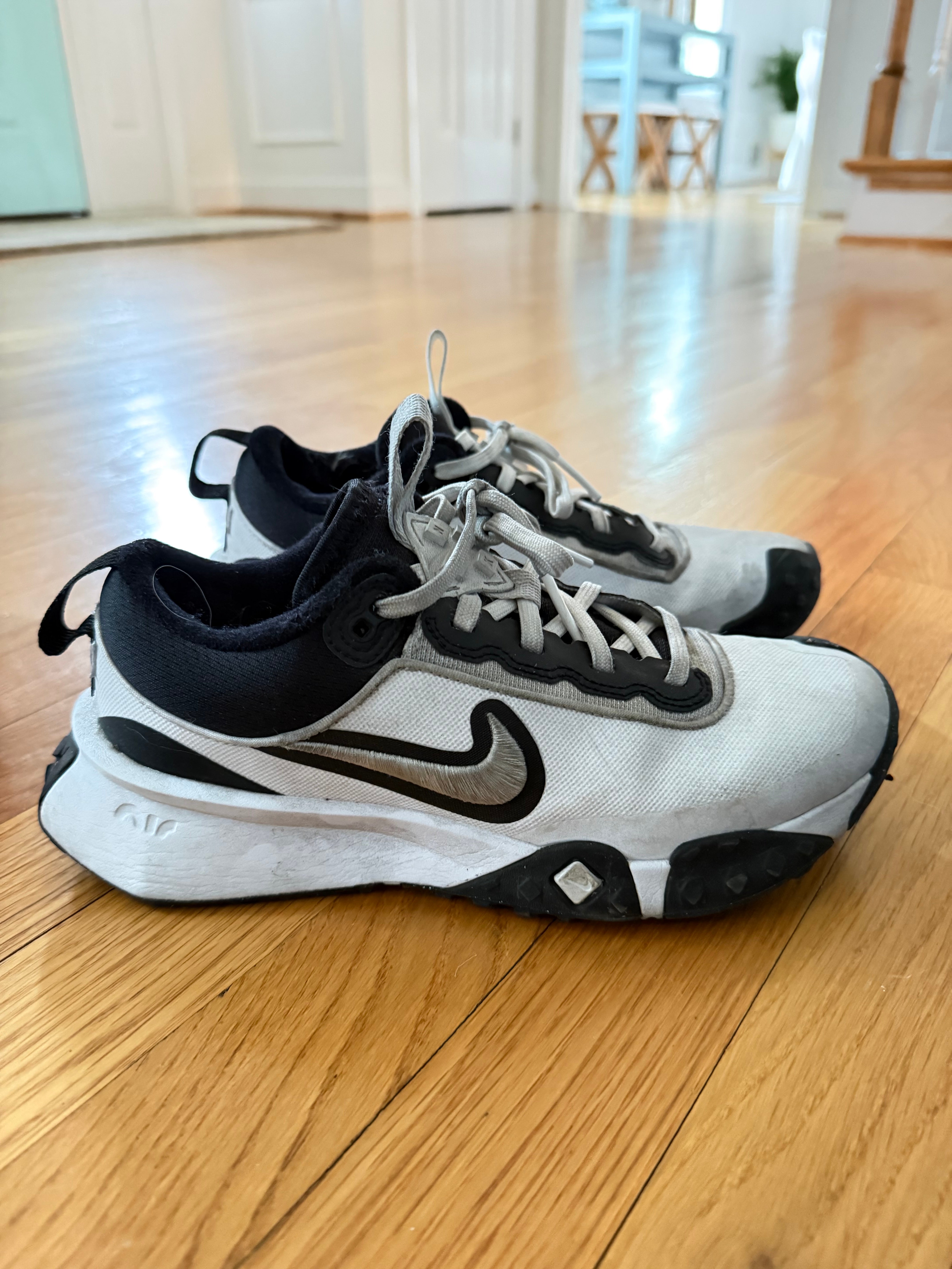 indoor baseball training shoes