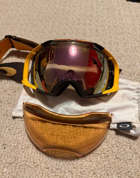 Unisex Oakley Airbrake Ski Goggles (Used)
