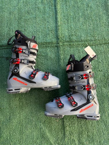Mondo 26 & 26.5 Men's Nordica Speedmachine 3 120 Ski Boots