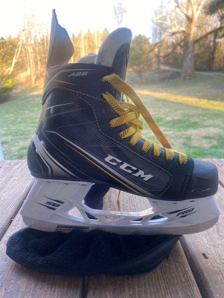 Black/Yellow CCM Tacks Hockey Skates Regular Width 7 (Used)
