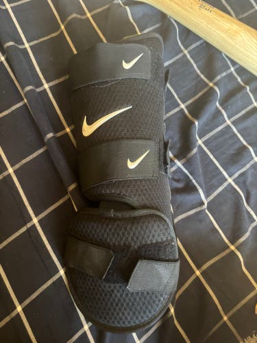 Black Senior Nike Elbow Protection (Used)