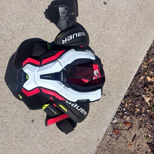 Men's Large Senior Bauer Vapor Hyperlite Shoulder Pads (New)