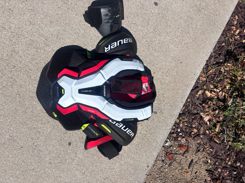 Men's Large Senior Bauer Vapor Hyperlite Shoulder Pads (New)