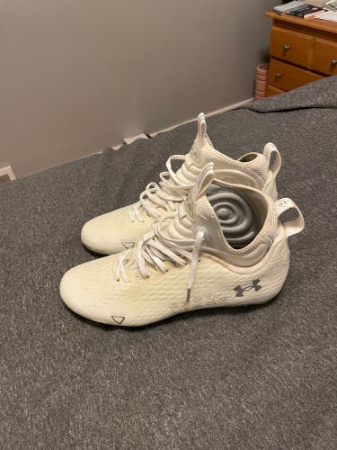 White Men's Size M 10.5 (W 11.5) Youth Under Armour Spotlight MC High Top Turf Cleats (Used)