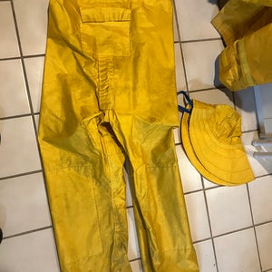 Yellow Gore-Tex Foul Weather Jacket & Bib Pants for Sailing