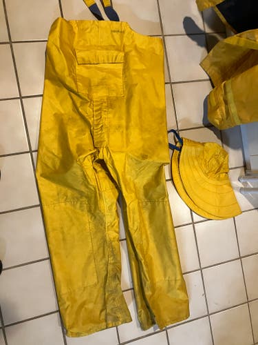 Yellow Gore-Tex Foul Weather Jacket & Bib Pants for Sailing