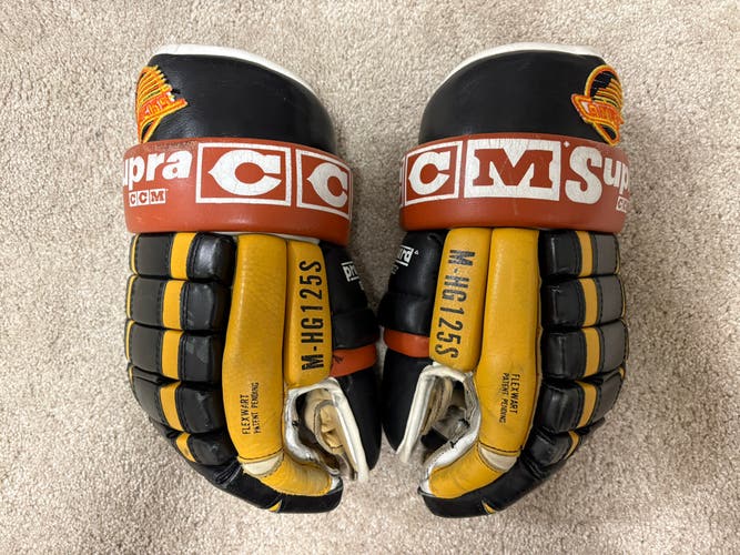 Vancouver Canucks Vintage Skate Logo Leather CCM M-HG125S Gloves 14" Pro Stock (Used)