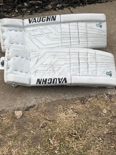 30" Vaughn Velocity VE8 Goalie Leg Pads (Used)