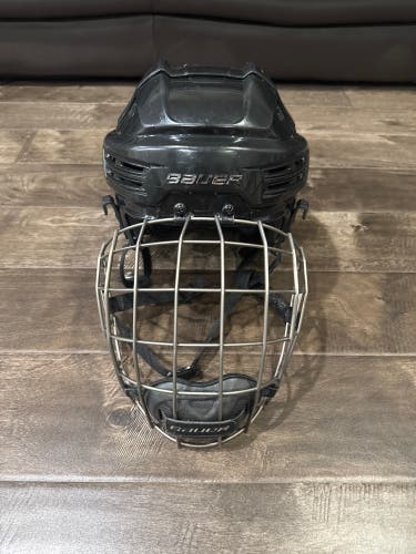 Bauer Re-Akt 200 Large Helmet with Cage (Used - Good Condition)