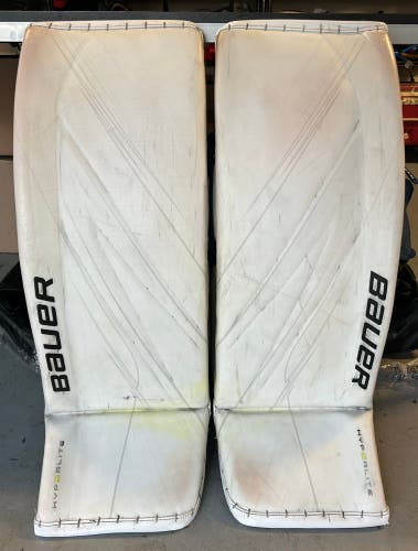 Medium Bauer Vapor Hyperlite 2 Goalie Leg Pads (Used)