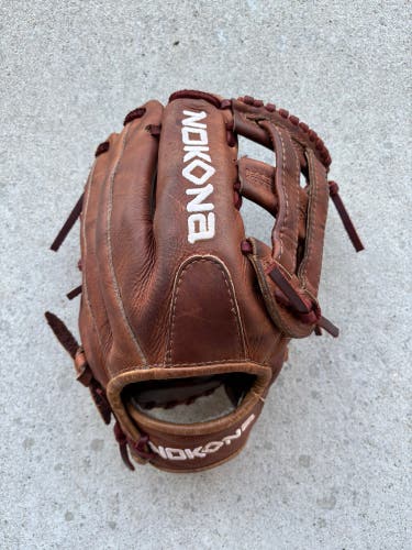 Nokona W-1200 12" (Used)