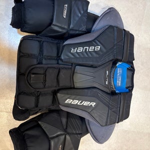 Medium 2022 Bauer Elite Goalie Chest Protector (Used)