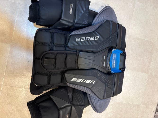 Medium 2022 Bauer Elite Goalie Chest Protector (Used)