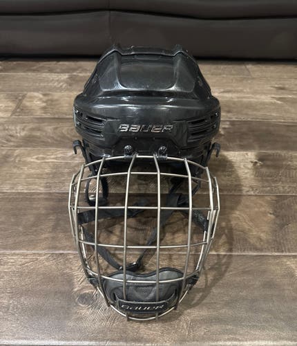 Bauer Re-Akt 200 Large Helmet with Cage (Used - Great Condition)