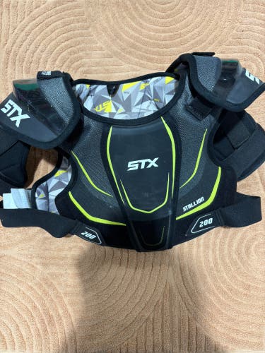 Medium Youth STX Stallion 200 Shoulder Pads (Used)