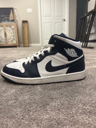 Jordan 1 mid obsidian size 10
