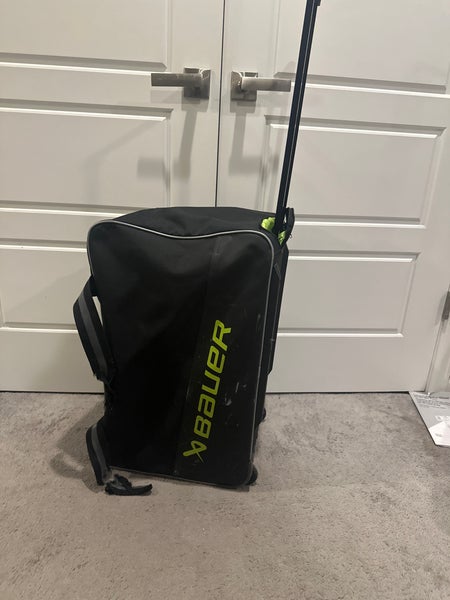Bauer Bag rolling with handle youth
