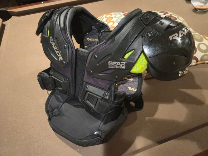 RAZOR RZ7 (Skill) Shoulder Pads small (used)
