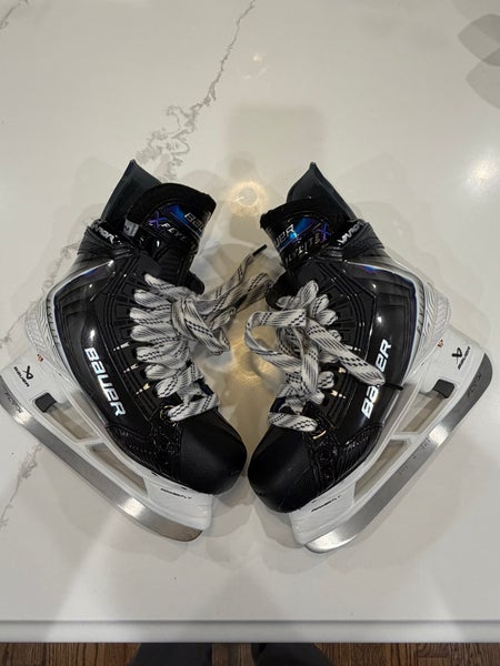 2025 Bauer Vapor Flylite Hockey Skates Size 2 (Used)