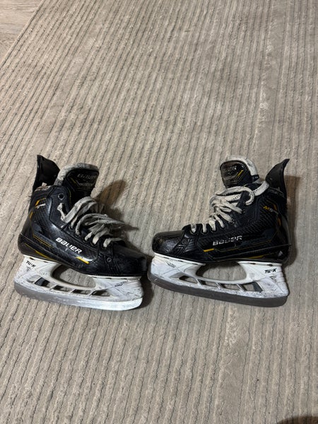 Black 2022 Bauer Supreme M5 Pro Hockey Skates Size 4.5 (Used)